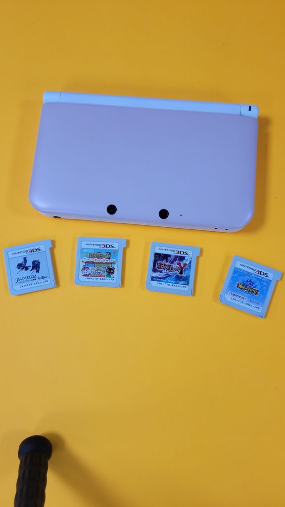 Four Games Lot 004 - Great Deal - NO RESERVE - $0.99 Auction [Game Carts You See in the Picture is what you Get]